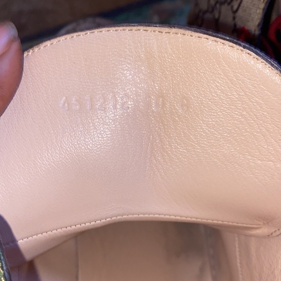 High top Gucci Shoes with Colorful Birds Printed and a metal tiger on the tongue - Picture 9 of 13